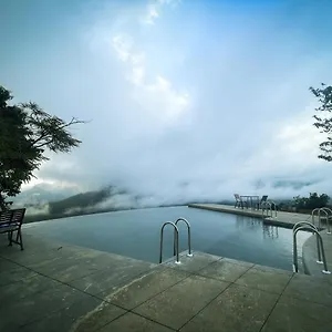 Resort Haze And Kites, Munnar